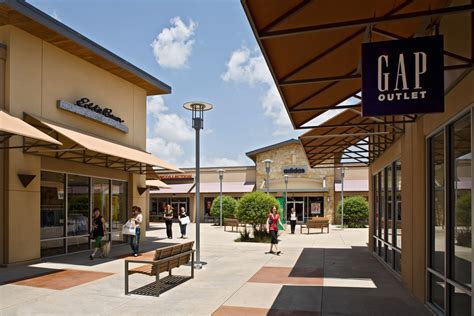 round rock premium outlets hours.